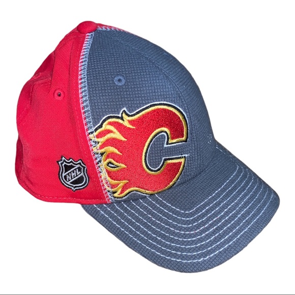 Reebok Other - $5/purchase Reebok Calgary Flames Youth Hat